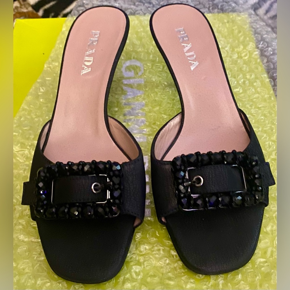 VINTAGE PRADA RAFFIA BEADED BUCKLE KITTEN HEELS